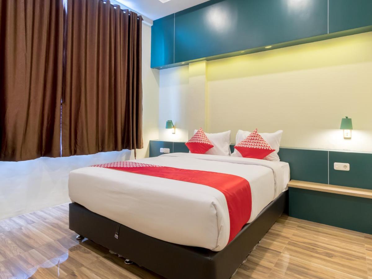Oyo 727 Merlion Hotel Медан Екстериор снимка