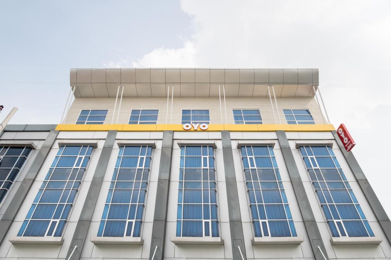Oyo 727 Merlion Hotel Медан Екстериор снимка