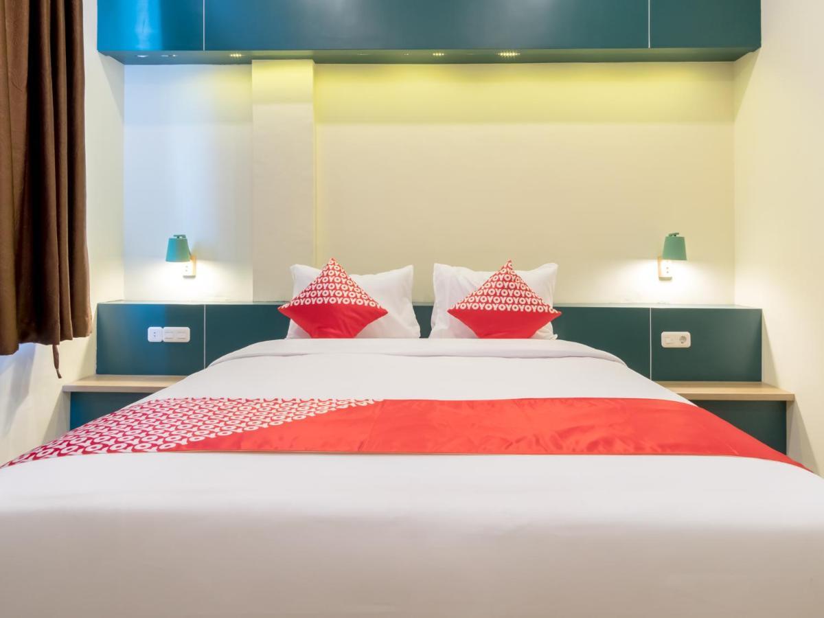 Oyo 727 Merlion Hotel Медан Екстериор снимка