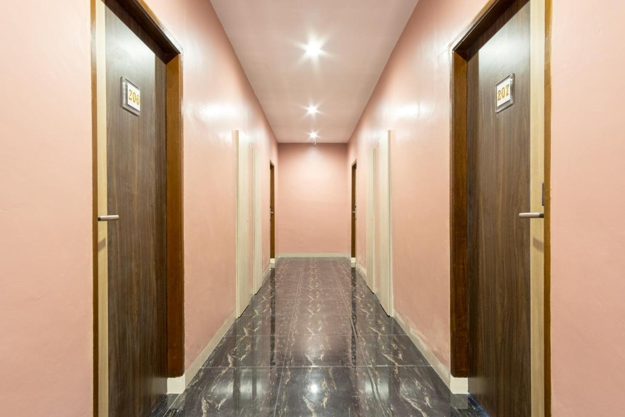 Oyo 727 Merlion Hotel Медан Екстериор снимка