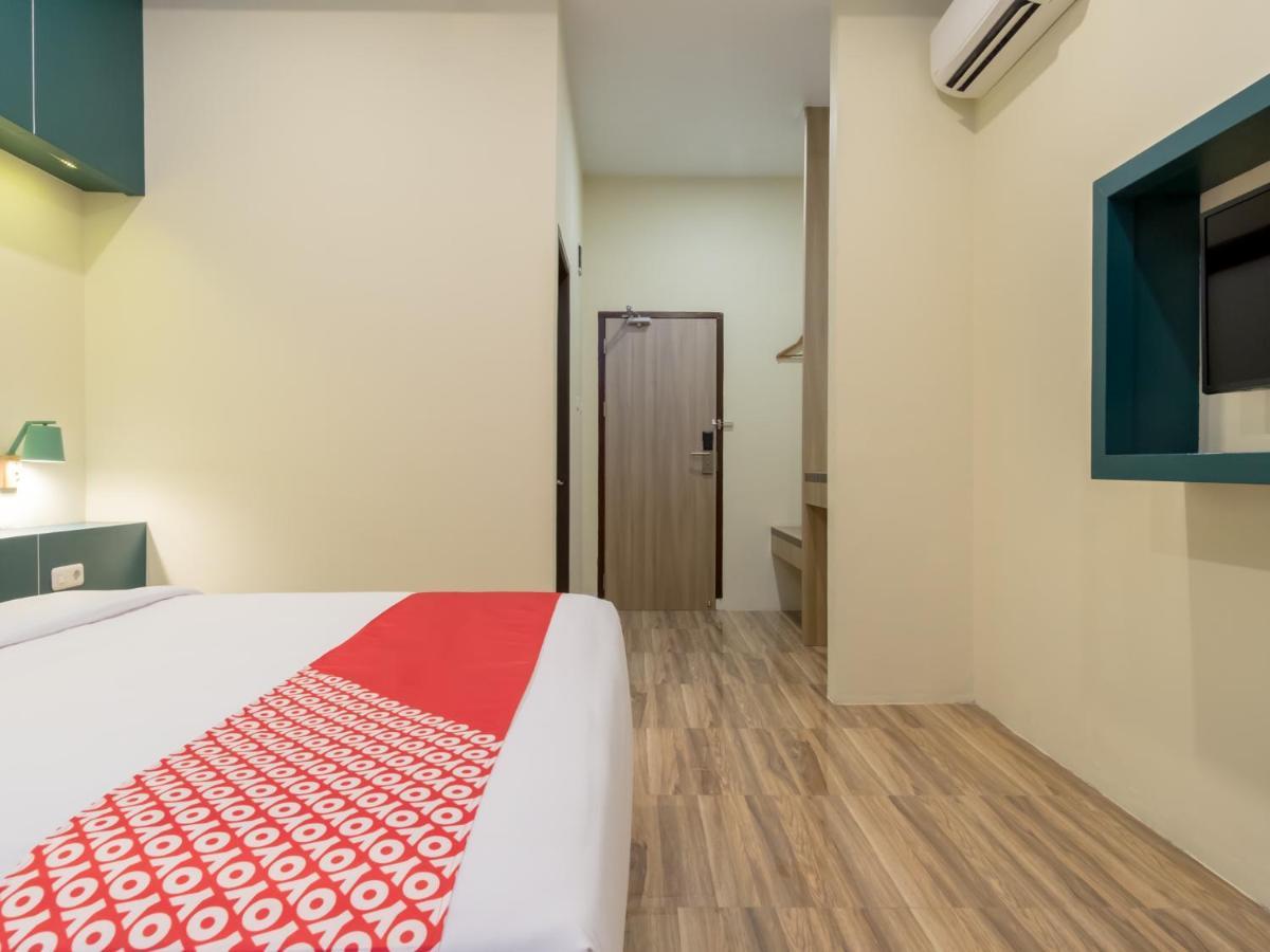 Oyo 727 Merlion Hotel Медан Екстериор снимка