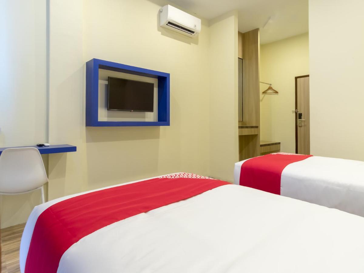 Oyo 727 Merlion Hotel Медан Екстериор снимка