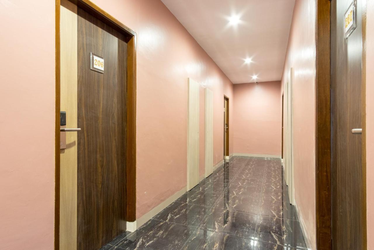 Oyo 727 Merlion Hotel Медан Екстериор снимка