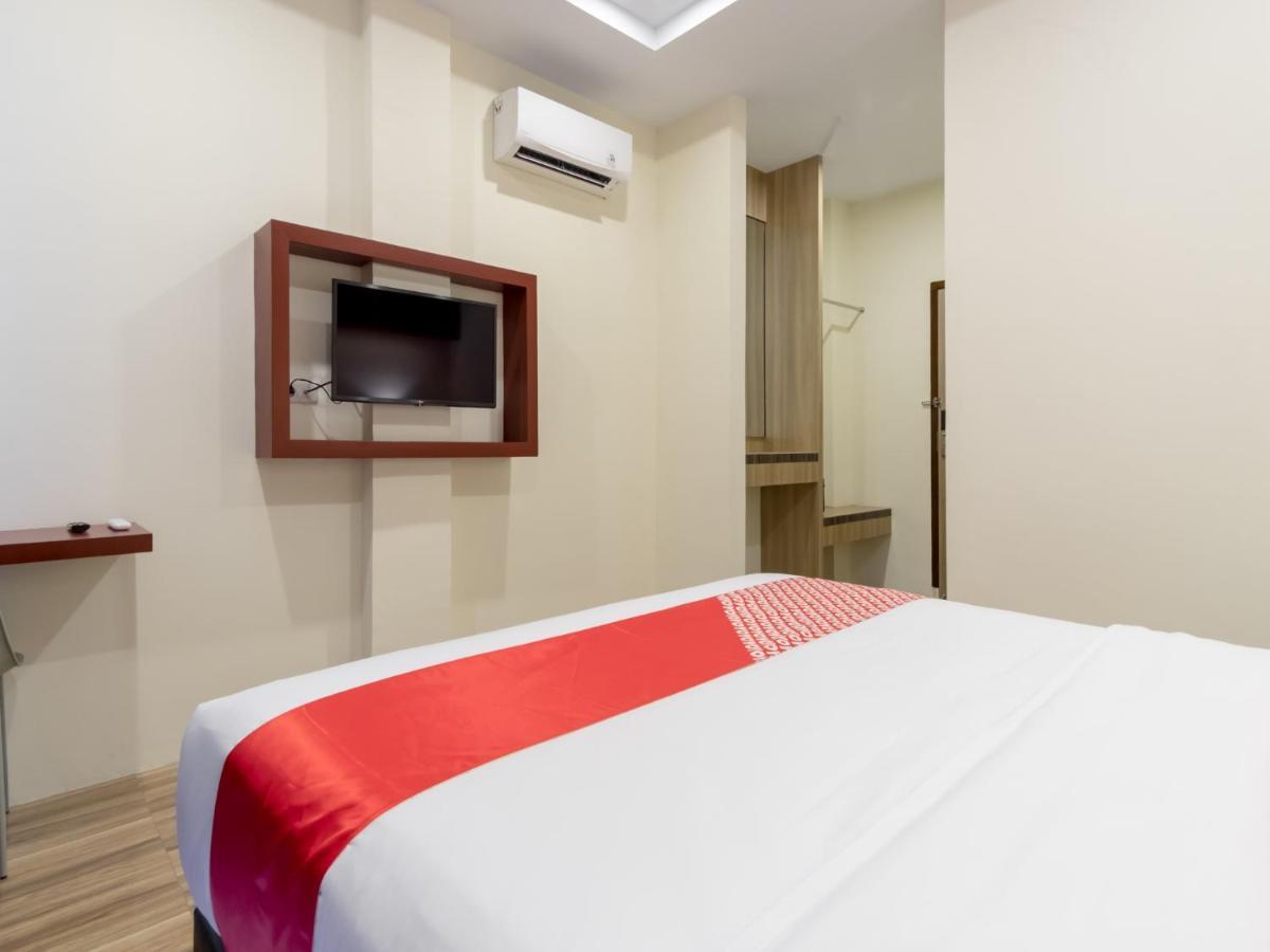 Oyo 727 Merlion Hotel Медан Екстериор снимка