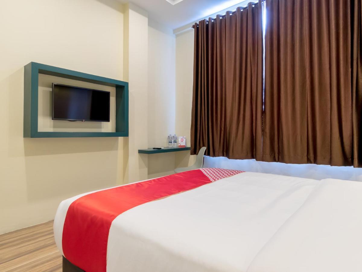 Oyo 727 Merlion Hotel Медан Екстериор снимка